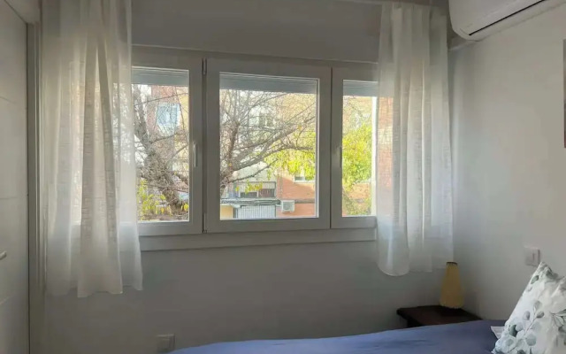 Charming Apartment up to 4 Persons 3 min to Metro