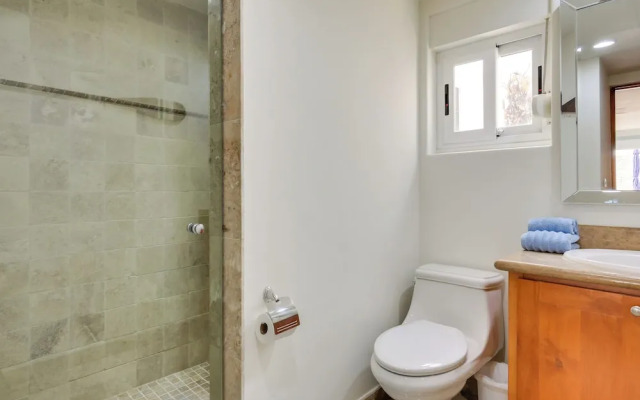 Chic Cabo Condo - Walk to Marina & Downtown!