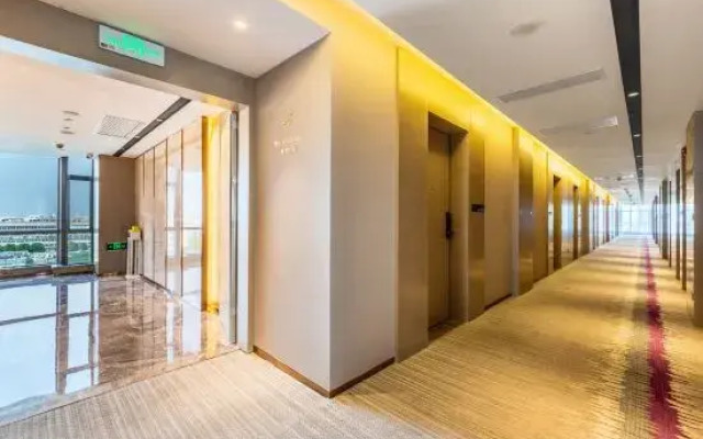 Laifeng Hotel (Zhongshan Xiaolan Light Rail Station Branch)