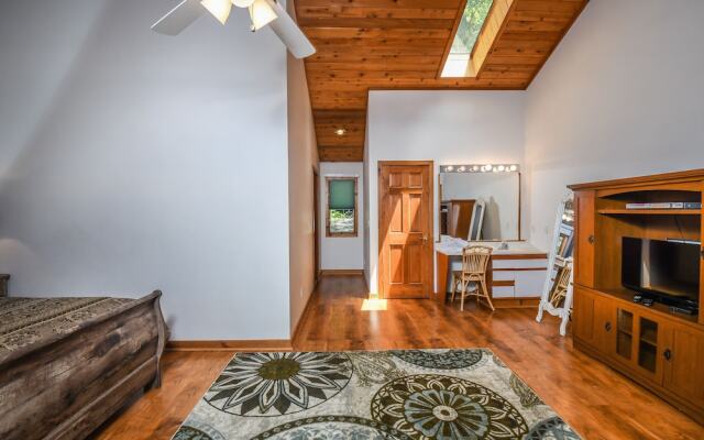 Over the Rainbow 4 Bedroom House