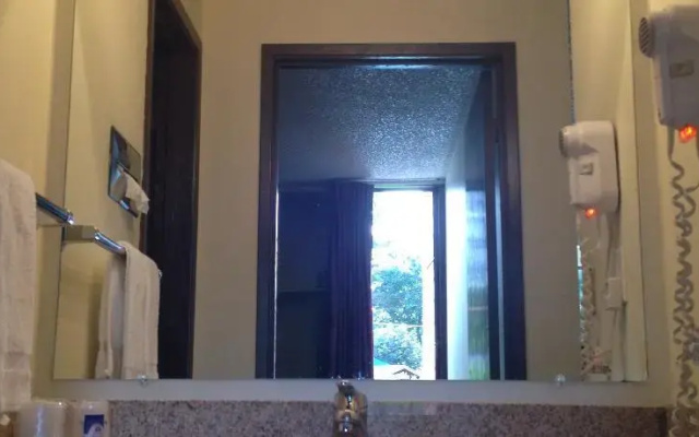 Americas Best Value Inn & Suites - Portland Airport