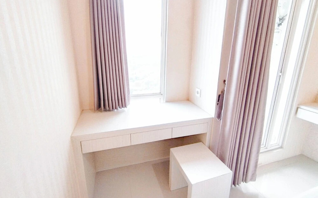 Studio Minimalist Connect to Pakuwon Mall at Tanglin Supermall Mansion Apartment – Guest Rooms – Surabaya