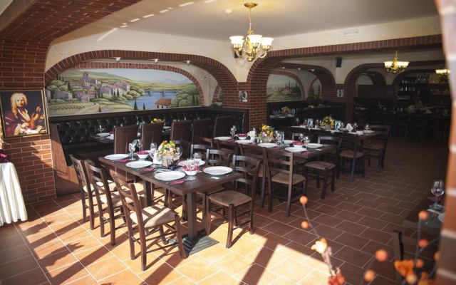 West Plaza Hotel