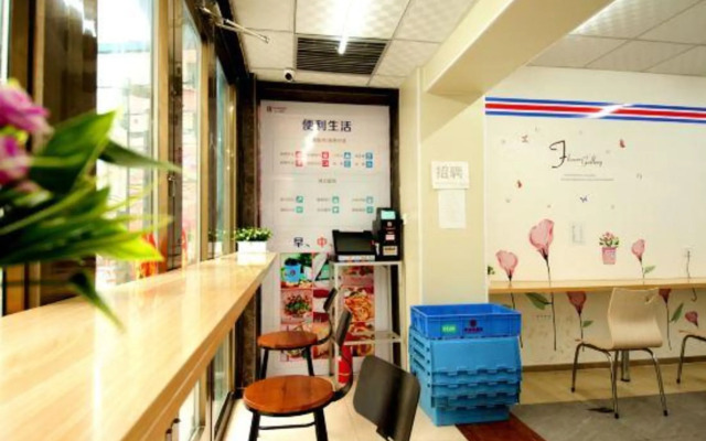 Xingyue Express Hotel (Xinxing Street Subway Station)