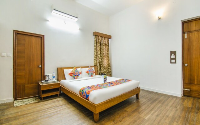 Kumar's White House Hotel