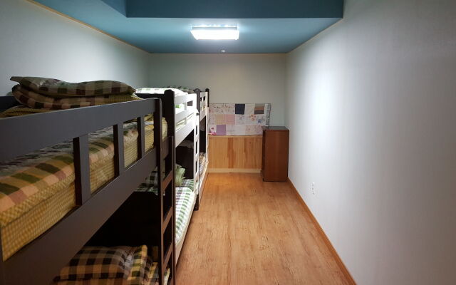 Dongbaekseom Guest House