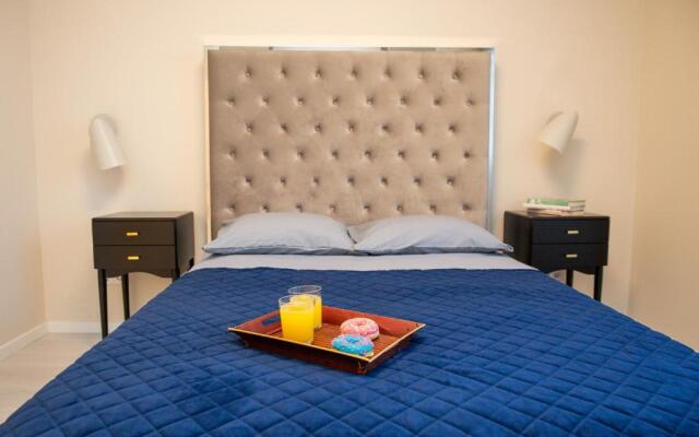 Luxurious Blue&Yellow Apartment in Kaunas Center
