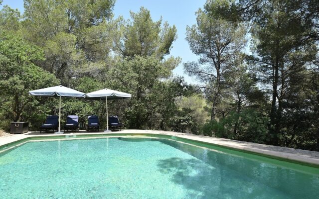 Charming Villa in Lauris South of France with Private Pool