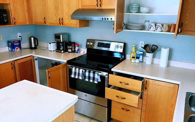 Entire 3 Bedroom Townhouse in Markham