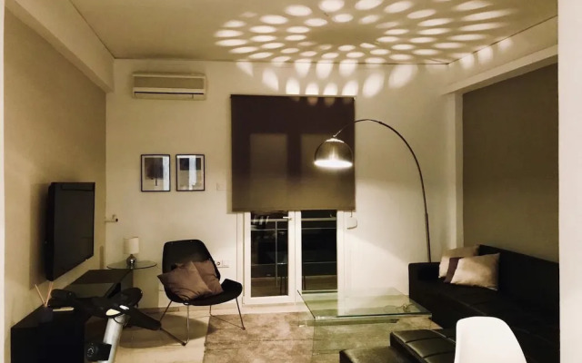 Renovated minimal aptm next to metro