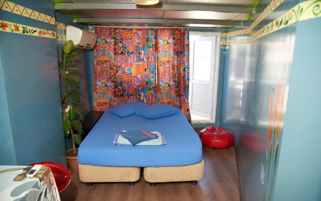 Chilloutlya Hostel&Bar