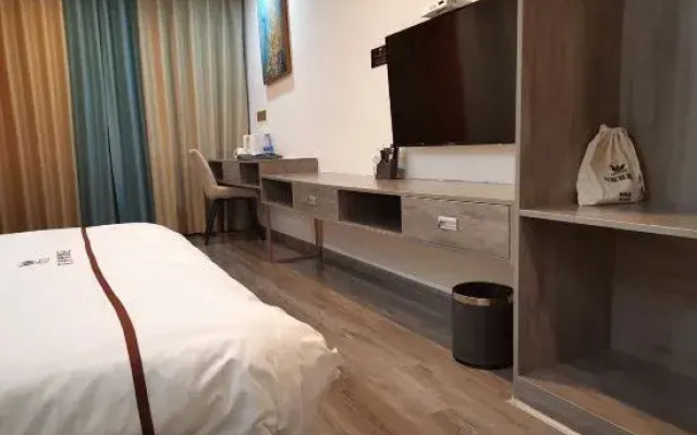 Santai Longtingyi Theme Hotel