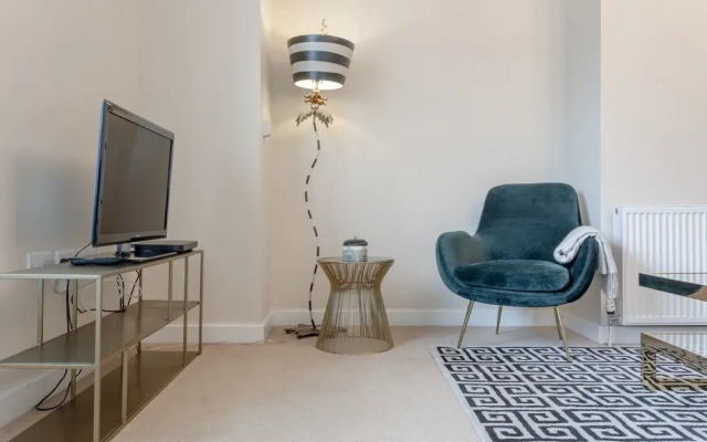 Spacious and Central Flat Near Regent's Park