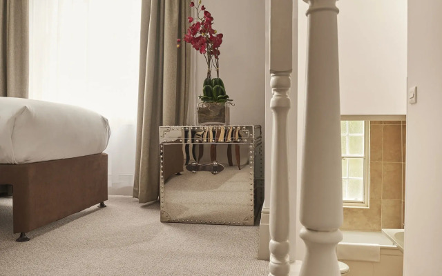 Tophams Hotel
