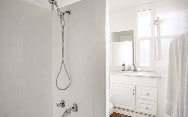 WanderJaunt - Castillo - 2BR - Point Loma