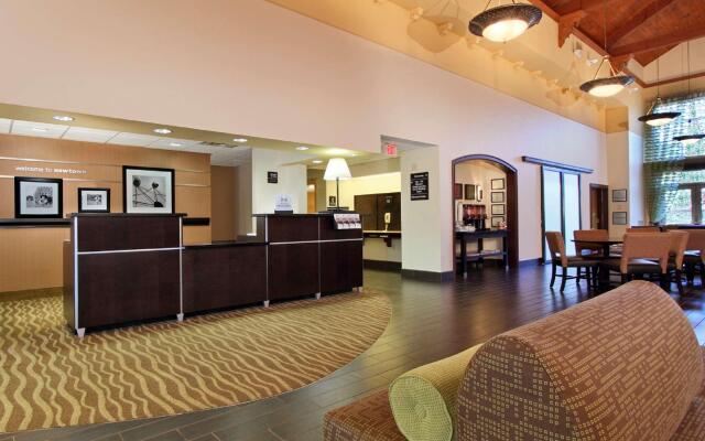 Hampton Inn & Suites Newtown