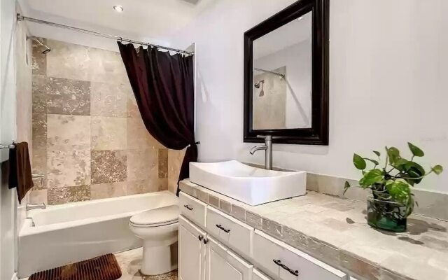 Windwood Villa 4 Bedroom Home by RedAwning