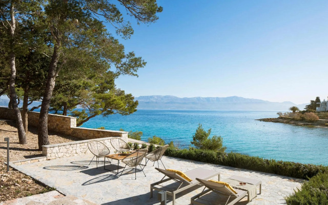 Vale Residence - exclusive & private property by the sea