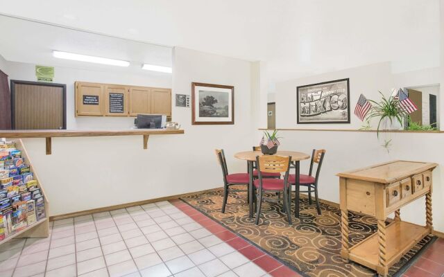 Super 8 Bloomfield