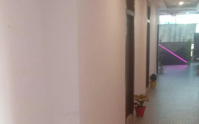 Oyo 808246 Hotel Nandan Palace