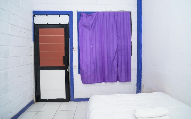 KoolKost near Trans Studio Bandung 2 – Guest Rooms – Bandung