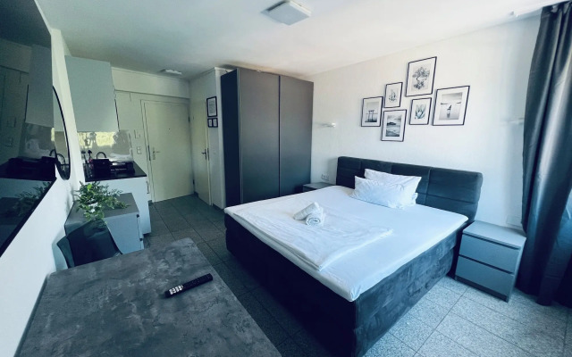 Lipp Apartments
