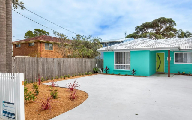 Sandy Feet Retreat - Pet Friendly - 1 Min Walk to Beach