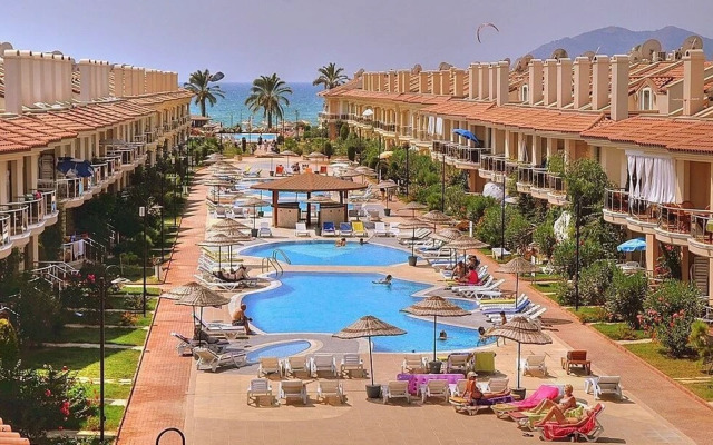 Sunset Beach Club Apts