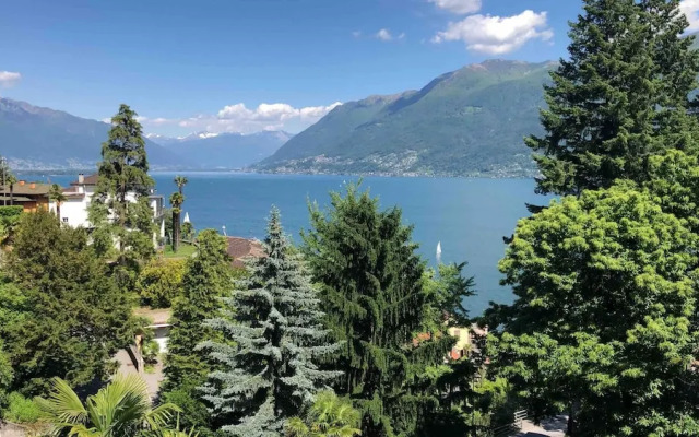 Spectacular Penthouse With Lake Views in Central Brissago