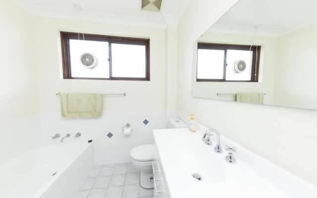 Lakeshore Lodge unit 11