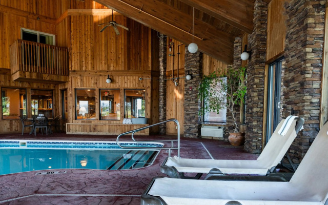 Pinedale Hotel & Suites