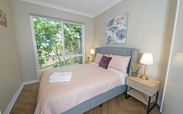 Charming 6 BRM Villa in Melbourne East