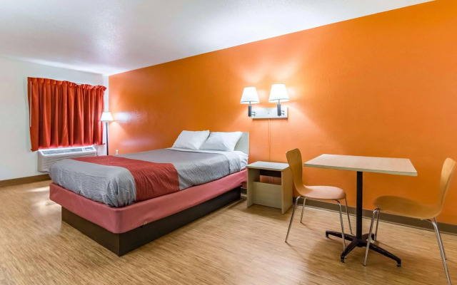 Motel 6 Raleigh, NC - Cary