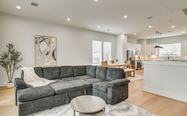 Sleek & Spacious! Prime Houston Home Near NRG