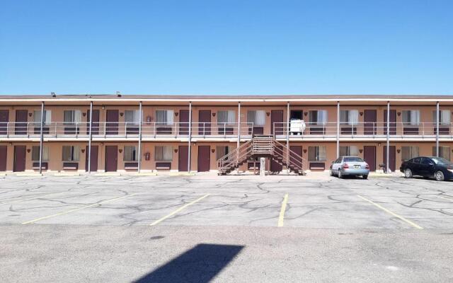 OYO Hotel Kings at Clovis