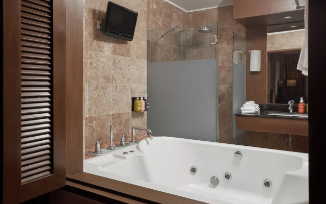 Holiday Inn & Suites Batangas Limapark by IHG