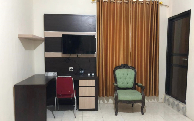 Yellow House Syariah RedPartner near MERR Rungkut Surabaya