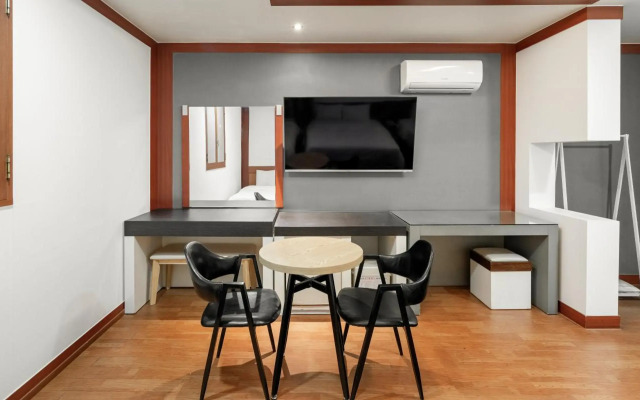 Athenae Hotel