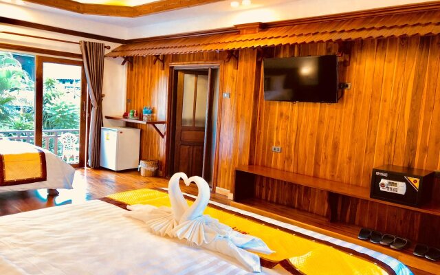 Merry Riverside Hotel