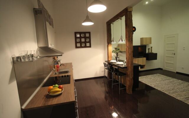 Dfive Apartments - Timber