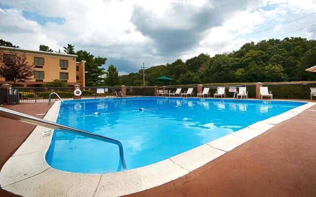 Best Western Plus University Inn Steubenville - CLOSED