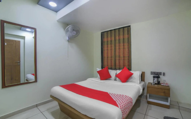 OYO 66877 Hotel VM Palace