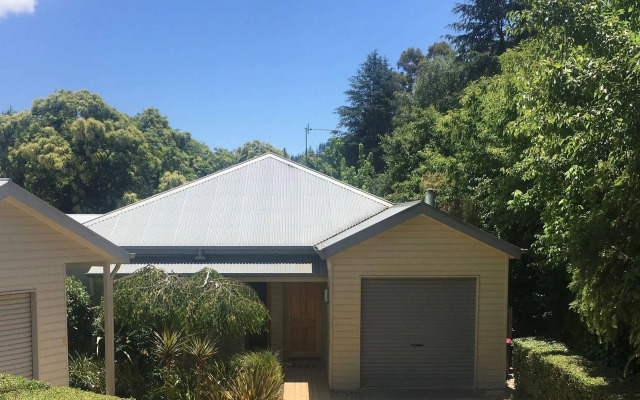 Abalina Cottages, Rotary Drive
