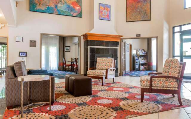 Comfort Inn & Suites South Burlington near University