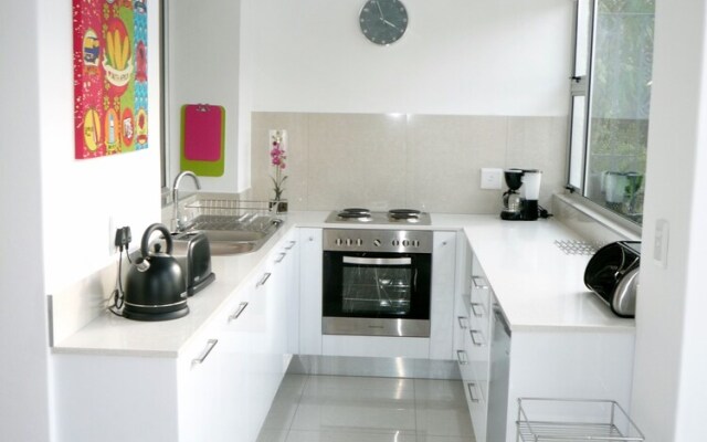 121 Ocean View Drive Studio Apartment