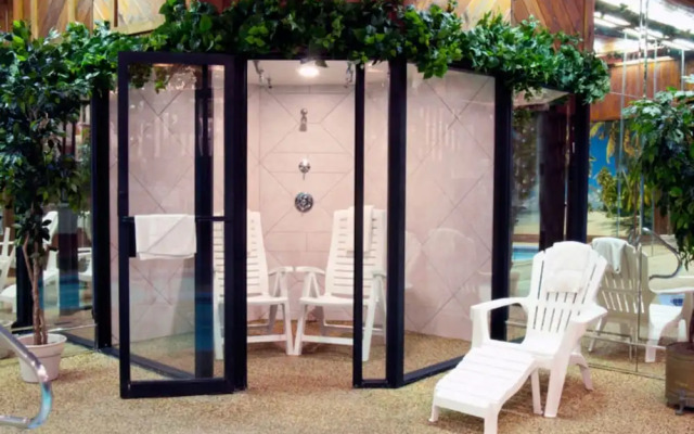 Sybaris Pool Suites Indianapolis