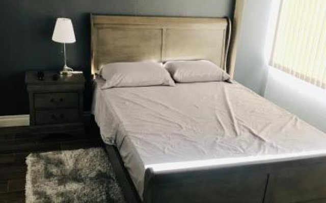 Amazing 2/B 2/B Master Suite behind Convention Center