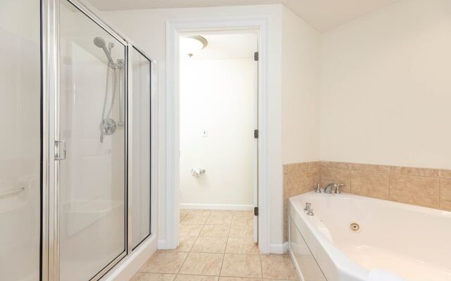 Colonnades 1201 4 Bedroom Condo