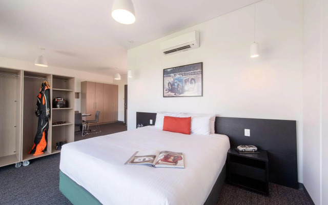Rydges Pit Lane Hotel