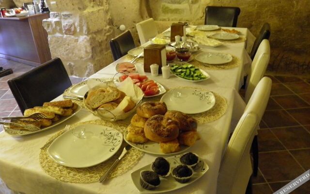 AkCave Suites and Resort